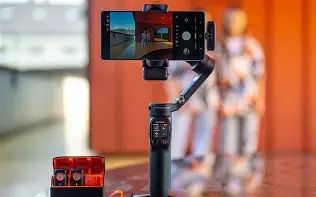 Blind Test: Hohem Isteady V3 Ultra vs Iphone 17 Pro Max - Which is Actually Better?